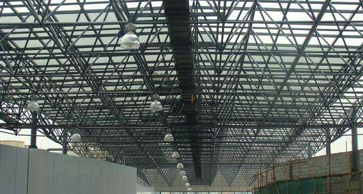 深州听网架公司的名目师阐述其网架的季节个性